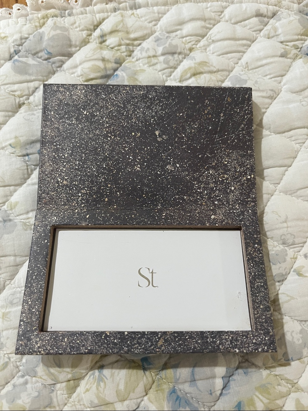 SEINT IIID Palette — Speckled Black & Gold Case. Holds 8 tins - Picture 3 of 8